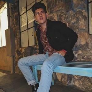 Meet your Posher, Cesar